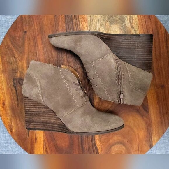 Lucky Brand Shylow Western Wedge Ankle Boot Laces & Side Zip Tan Size 7.5 - Picture 2 of 9